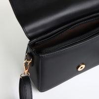 Сумка женская мессенджер на магните, цвет чёрный Сумка женская мессенджер на магните, цвет чёрный