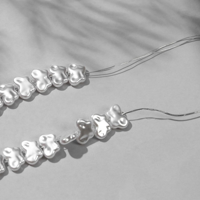 Бусины пластиковые на нити &laquo;Бабочка&raquo; 1&times;0,7&times;0,3см, (набор 110 шт.), цвет белый