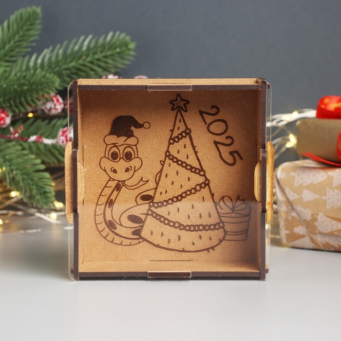 Новогодняя копилка с акрилом Новогодняя копилка с акрилом "Змея. Праздник" 12х12х4 см