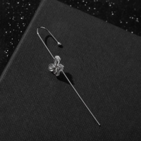 Серьга &laquo;Кафф&raquo; булавка, бабочка, цвет белый в серебре