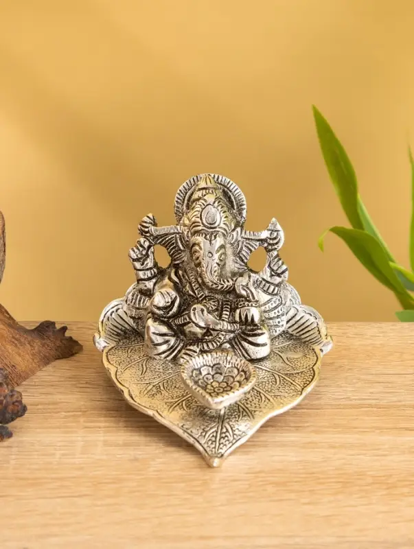 Подставка под благовония &laquo;Ганеша на листе&raquo;, 12.5&times;10&times;6.7 см, алюминий