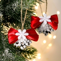 Новогодний набор «Шишки банты снежинка» Новогодний набор «Шишки банты снежинка»