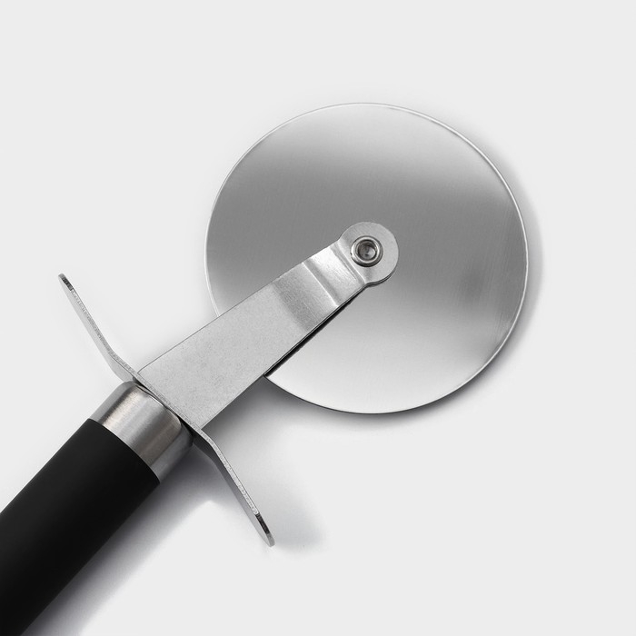 Нож для пиццы и теста Доляна &laquo;Нео&raquo;, 20 см, ручка soft - touch, цвет чёрный