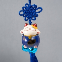 Подвеска керамика с бубенчиками "Манэки-нэко" синий 3,5х3,7х26 см