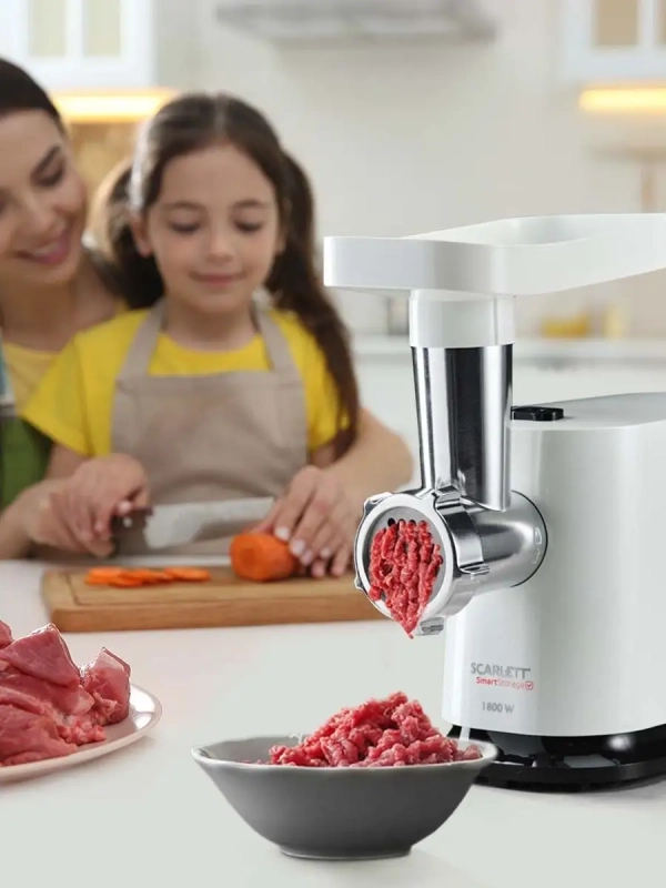 Мясорубка электрическая с насадками кеббе и колбас