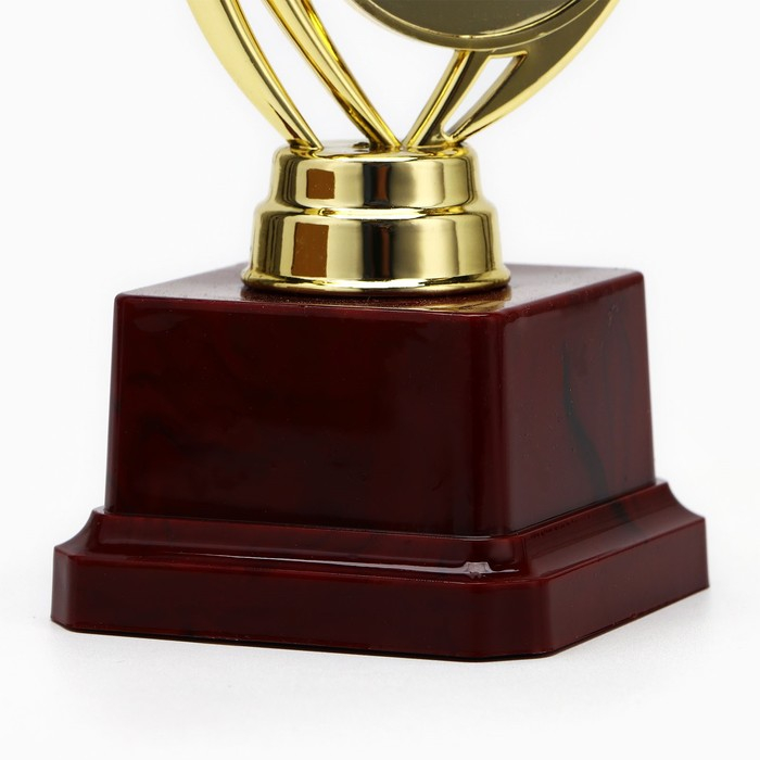 Наградная фигура &laquo;Человек со звездой&raquo;, золото, подставка пластик красная, 17 х 6,5 х 6,5 см.