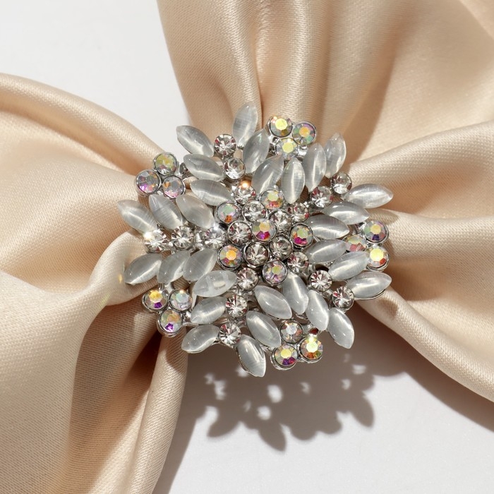 Кольцо для платка &laquo;Снежинка&raquo;, цвет радужно-белый в серебре