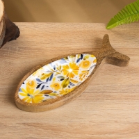 Блюдо в форме рыбки "Желтые и синие цветы" дерево манго 25,5х10х2 см