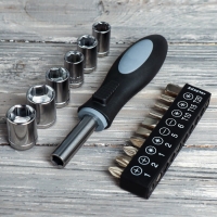 Набор инструментов в формовой бутылке &laquo;Джентльмен&raquo;, 23 предмета