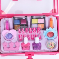 Набор косметики для девочки «Чемоданчик для принцессы» Набор косметики для девочки «Чемоданчик для принцессы»