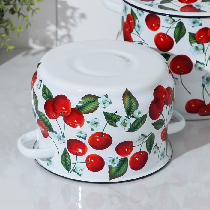 Набор кастрюль &laquo;Сочная вишня&raquo;, 2 предмета: 4.5 л, 5 л, эмалированные крышки, цвет белый