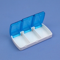 Таблетница, 9,5 &times; 4,8 &times; 1,8 см, 3 секции, цвет голубой