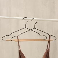 Плечики - вешалка для одежды LaDо́m Laconique, 42&times;19,5&times;1см, цвет чёрный