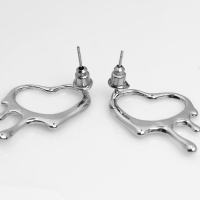 Серьги металл &laquo;Сердца&raquo; таяние, цвет серебро