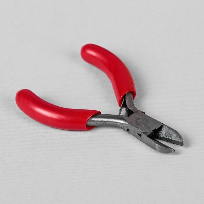 Набор инструментов для рукоделия: бокорезы - 7,5 см, круглогубцы - 8 см, тонкогубцы - 8 см, цвет серебряный/красный Набор инструментов для рукоделия: бокорезы - 7,5 см, круглогубцы - 8 см, тонкогубцы - 8 см, цвет серебряный/красный