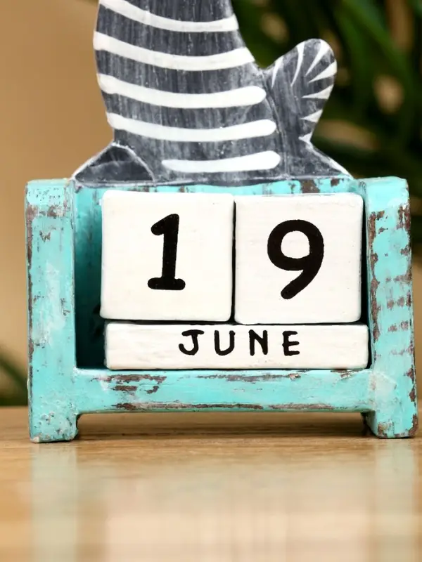 Календарь настольный "Полосатый кот" дерево 7х4х14 см, цв. чёрно-белый