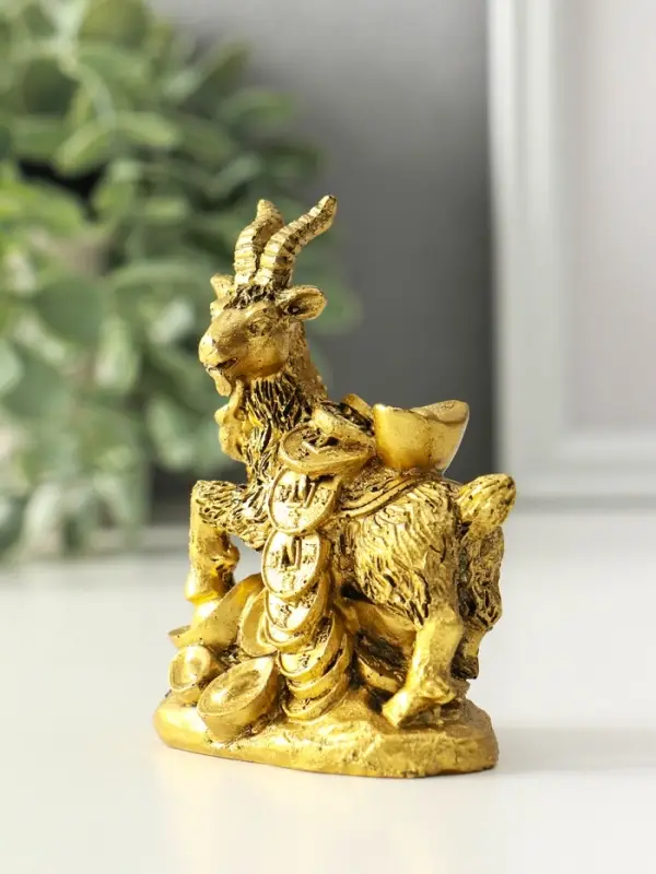 Нэцкэ полистоун "Козёл с китайскими монетами и золотыми слитками" бронза 4,2х7х9,4 см