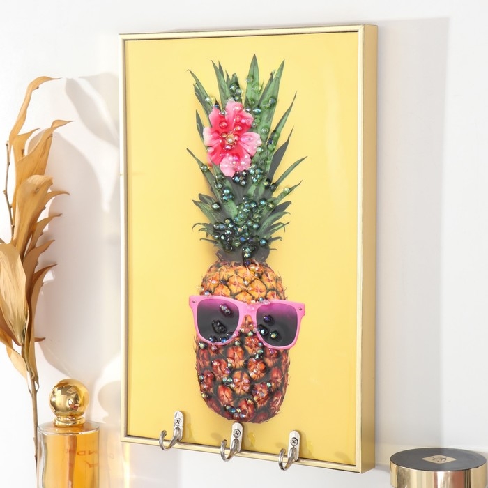 Ключница пластик, МДФ 3 крючка Ключница пластик, МДФ 3 крючка "Модный ананас" стразы, золото 19,3х1,8х29 см