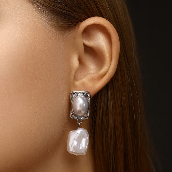 Серьги с жемчугом &laquo;Эксклюзив&raquo; мятый прямоугольник, цвет серебро