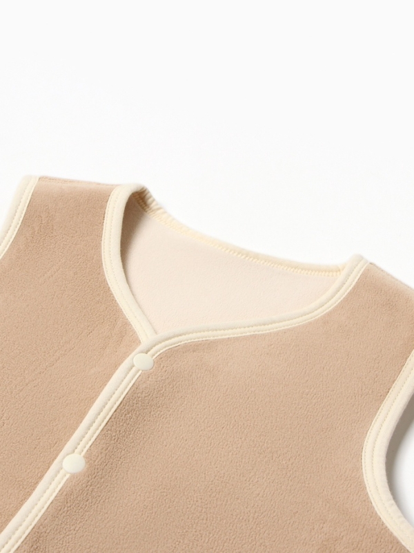 Жилетка флисовая детская Collorista, цв. бежевый, рост 110 см Жилетка флисовая детская Collorista, цв. бежевый, рост 110 см