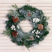 Венок новогодний d- 30 см "Уютная сказка" ягоды в снегу шишки Венок новогодний d- 30 см "Уютная сказка" ягоды в снегу шишки