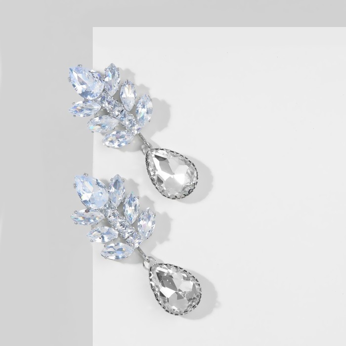 Серьги со стразами «Эдем» гроздь с каплей, цвет белый в серебре Серьги со стразами «Эдем» гроздь с каплей, цвет белый в серебре