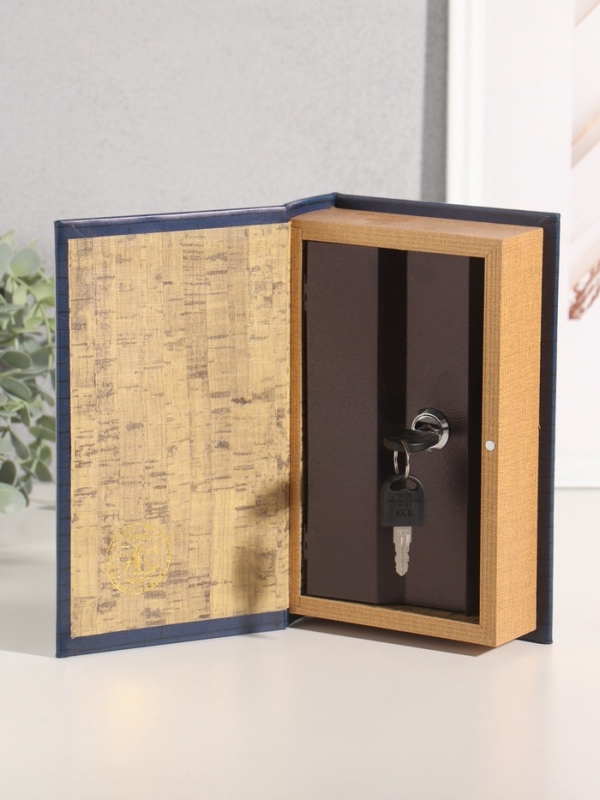 Сейф-книга дерево кожзам "Александр Дюма. Три мушкетёра" тиснение 21х13х5 см