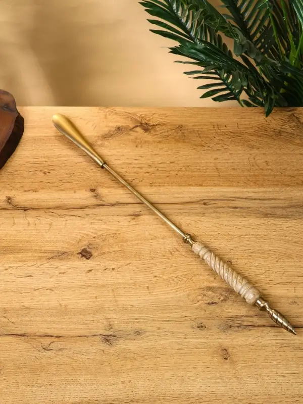 Ложка для обуви "Еловая шишка" латунь, манговое дерево 56 см