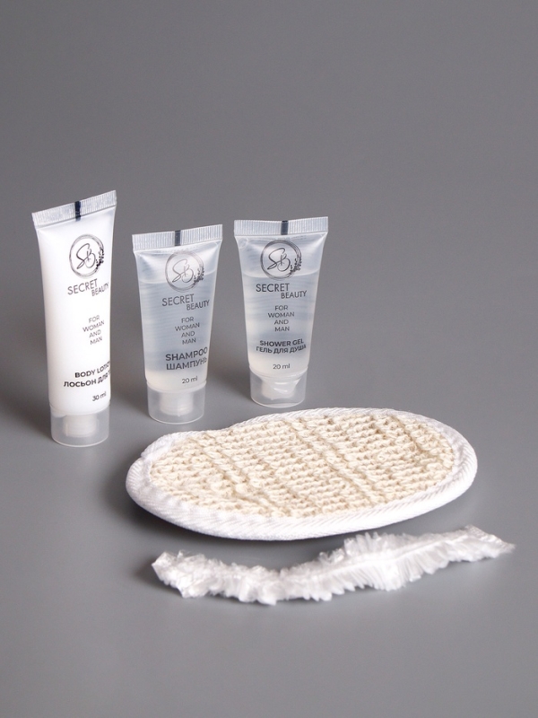 Набор для отелей (шампунь, гель для душа, шапочка, лосьон и мочалка) Набор для отелей (шампунь, гель для душа, шапочка, лосьон и мочалка)