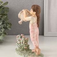 Сувенир полистоун "Малышка в комбинезоне, поливает из лейки цветы" 11,5х5х15 см
