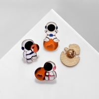 Набор значков (4 шт.) «Космонавты» на Луне, цветной в золоте Набор значков (4 шт.) «Космонавты» на Луне, цветной в золоте