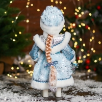 Снегурочка "В шубке с камнями и барабанчиком" 30 см, голубой Снегурочка "В шубке с камнями и барабанчиком" 30 см, голубой