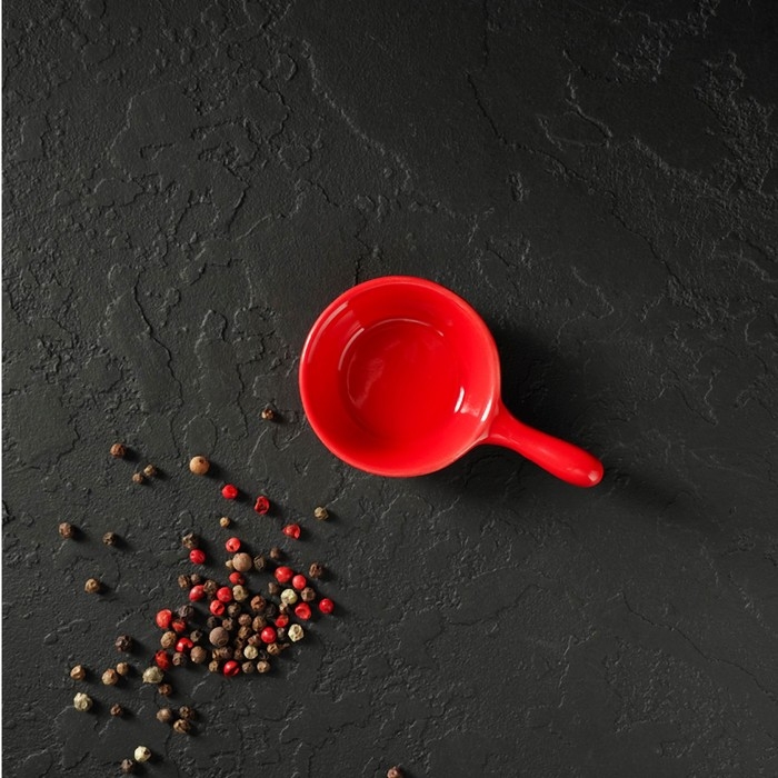 Соусник керамический с ручкой Доляна &laquo;Классика&raquo;, 30 мл, 10&times;6 см, цвет красный