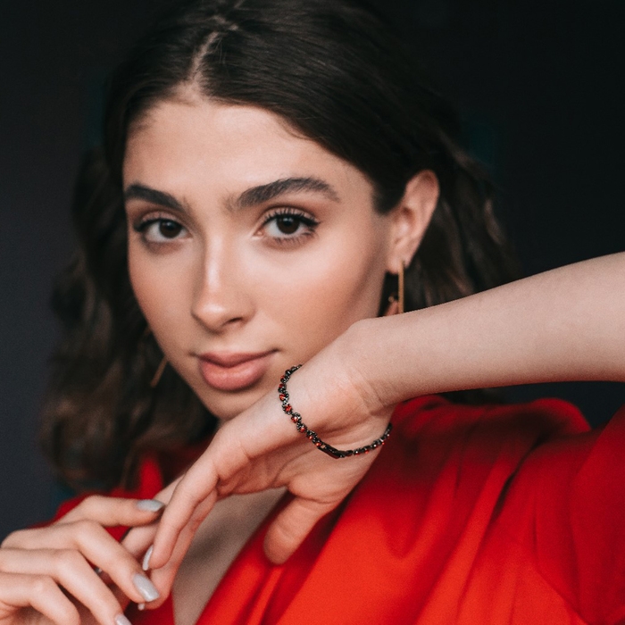 Браслет со стразами &laquo;Лёд&raquo; ручей, цвет красный в сером металле, 18 см