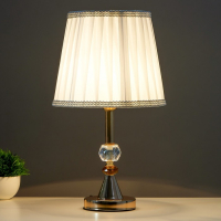 Лампа настольная "Санни" 1х40Вт Е27 золото 19х19х37 см. Лампа настольная "Санни" 1х40Вт Е27 золото 19х19х37 см.