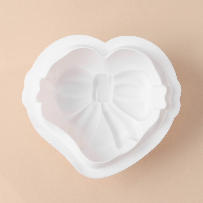 Форма для выпечки и муссовых десертов KONFINETTA &laquo;Сердце с бантом&raquo;, 19&times;17&times;6,5 см, цвет белый