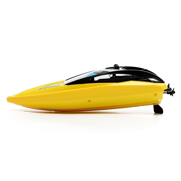 Катер &laquo;Быстрый&raquo;, радиоуправление, плавает