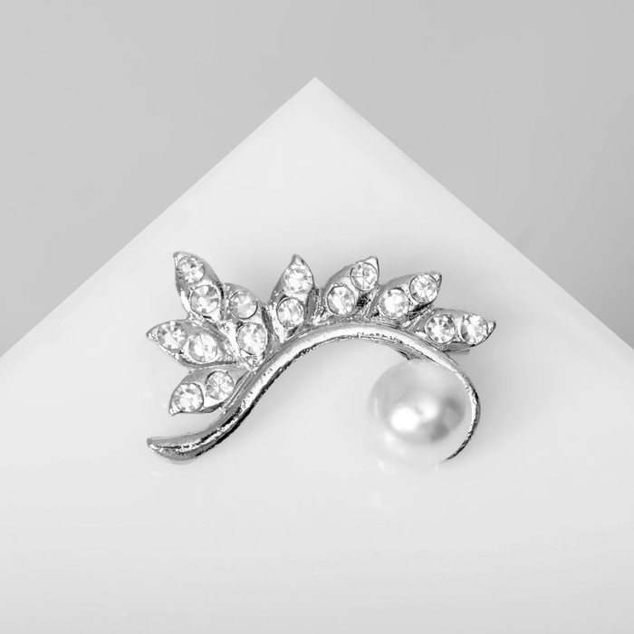 Брошь &laquo;Жемчужина&raquo; завиток, сияние, цвет белый в серебре