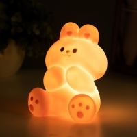 Ночник "Зайчик" LED 2Вт от батареек 3хLR44 розовый 7х9х11 см RISALUX Ночник "Зайчик" LED 2Вт от батареек 3хLR44 розовый 7х9х11 см RISALUX