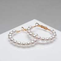 Серьги-кольца &laquo;Нежность жемчуга&raquo; кольца малые, цвет белый в золоте, d=3,5 см