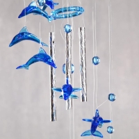 Музыка ветра пластик "Дельфин" 4 трубочки + 11 фигурок Музыка ветра пластик "Дельфин" 4 трубочки + 11 фигурок