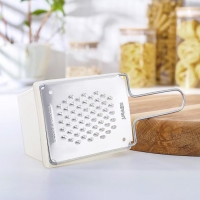 Тёрка плоская с контейнером «Морковная», цвет МИКС Тёрка плоская с контейнером «Морковная», цвет МИКС