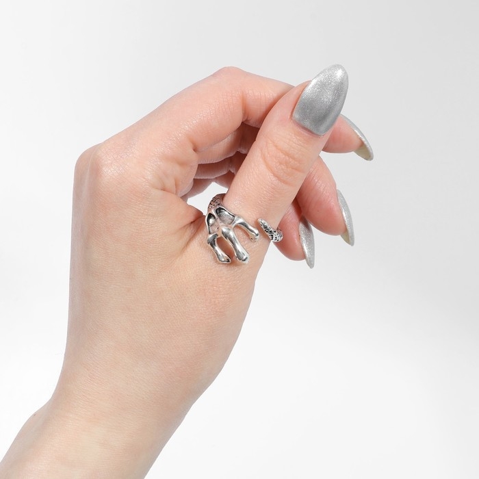 Кольцо «Перстень» коготь дракона, цвет чернёное серебро, безразмерное Кольцо «Перстень» коготь дракона, цвет чернёное серебро, безразмерное