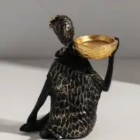 Подсвечник полистоун "Африканка в чёрном платье с цветами" с золотом d=4,5 см 11х13х16 см