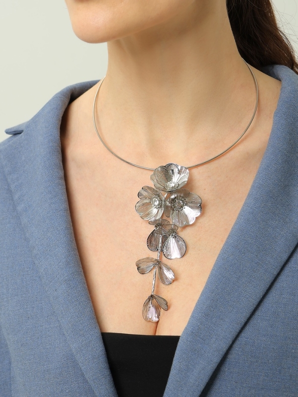 Колье &laquo;Цветок&raquo; стразинка, цвет серебро, d=15 см