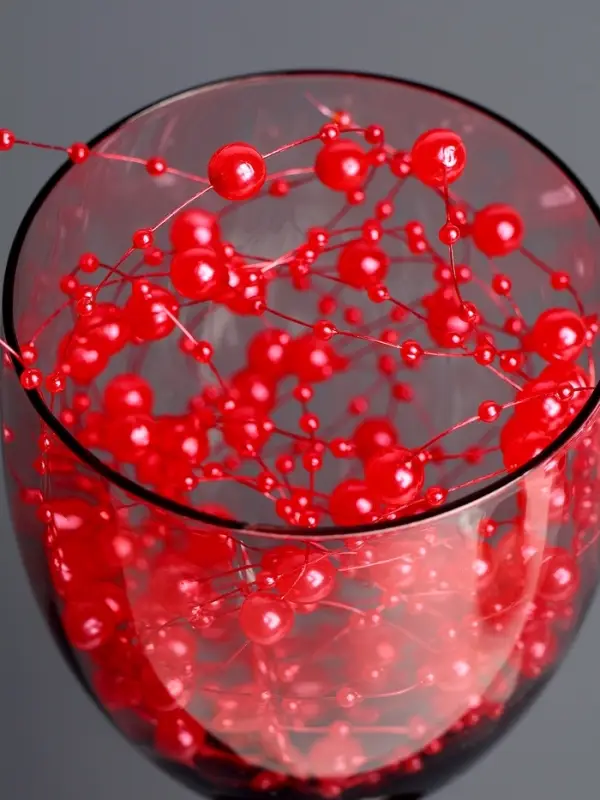 Гирлянда для декора из бусин, красная