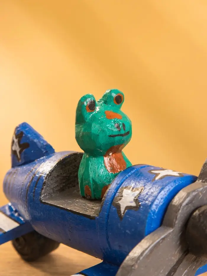 Сувенир интерьерный "Лягушка на самолёте" 15х13х8 см, дерево