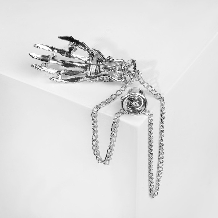 Брошь &laquo;Скелет&raquo; с цепочкой, цвет чёрно-белый в серебре