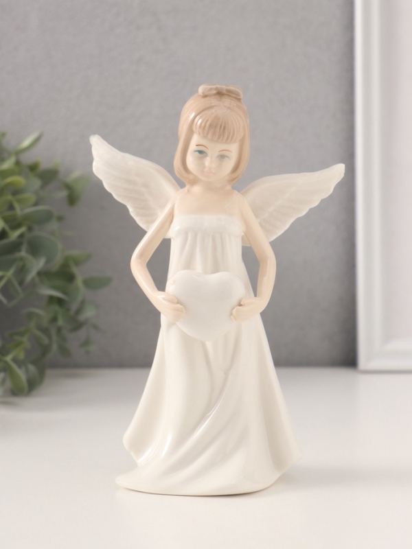 Сувенир керамика "Девочка-ангел в белом платье с сердцем" 5,5х10,5х15 см