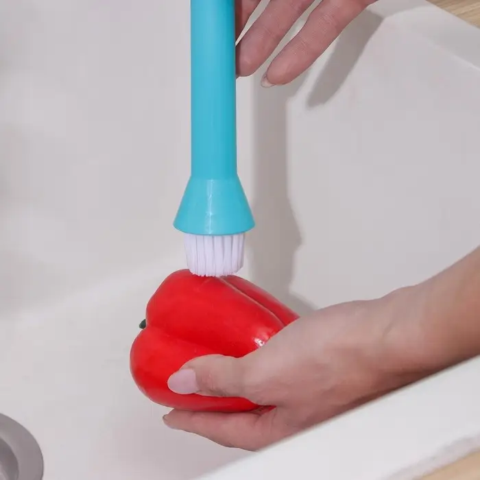 Щётка - насадка на кухонный кран, диаметр отверстия 2,5 см, длина 32 см, длина щётки 2,5 см